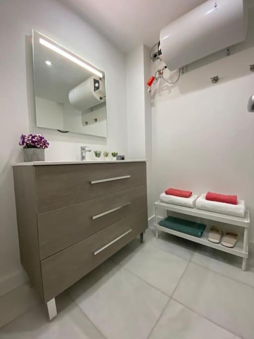 Executive Style Near Downtwon Apartment Валенсия Екстериор снимка